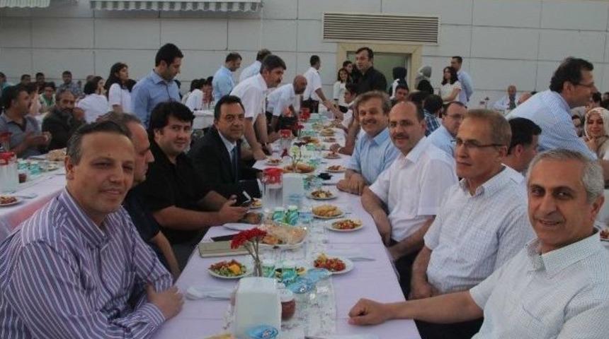Hastane Terasında İftar Sofrası
