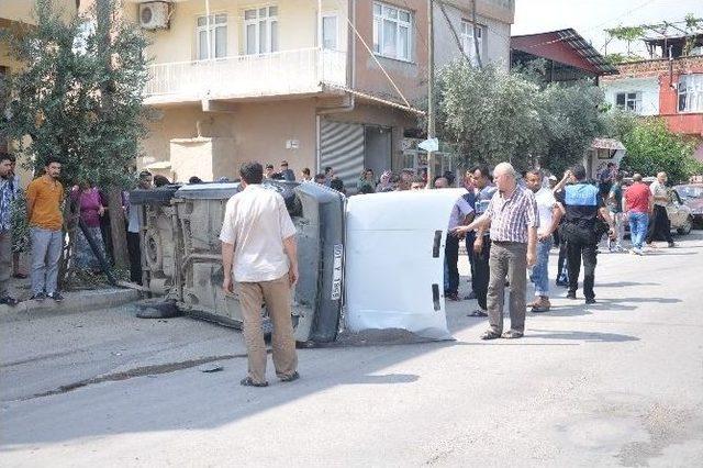 Kozan’da Trafik Kazası Ucuz Atlatıldı