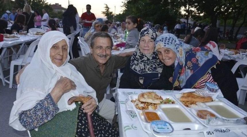 Zincirlikuyu'da İftar Yemeği