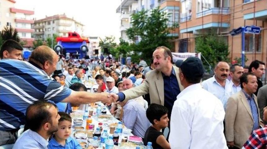 3 Mahalle, İki Ayrı İftar Sofrası