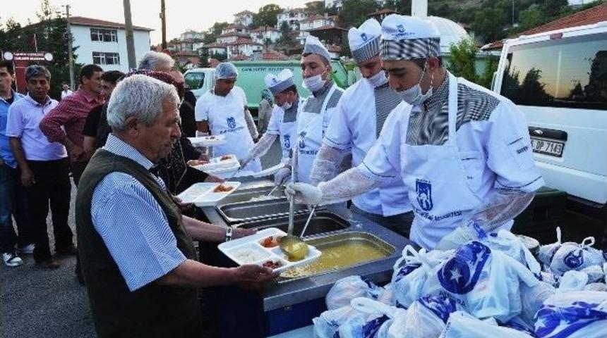 B&uuml;y&uuml;kşehir Belediyesi&rsquo;nin Bu Kez İftar Durağı &Ccedil;amlıdere Oldu