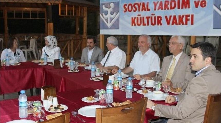 Sosyal Yardım Ve K&uuml;lt&uuml;r Vakfı'ndan İftar