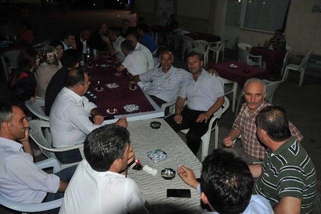 Akçakoca Belediye Meclis Üyelerinden İftar Sonrası Çay Keyfi