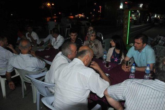 Akçakoca Belediye Meclis Üyelerinden İftar Sonrası Çay Keyfi