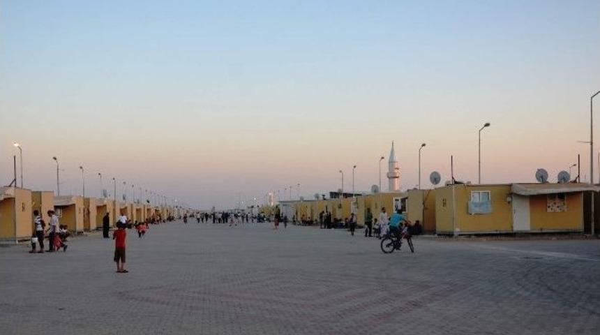 Suriyeli Aile Vali S&uuml;leyman Tapsız&rsquo;ı İftarda Ağırladı