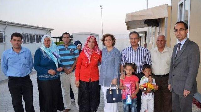 Suriyeli Aile Vali S&uuml;leyman Tapsız&rsquo;ı İftarda Ağırladı 1