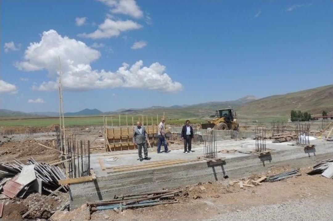 Celal Oru&ccedil; Hayvansal &Uuml;retim Y&uuml;ksekokulu&rsquo;nda &Ccedil;iftlik Yapımı