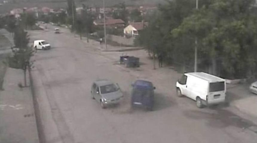 Dikkatsiz S&uuml;r&uuml;c&uuml;ler Mobeselere Takıldı