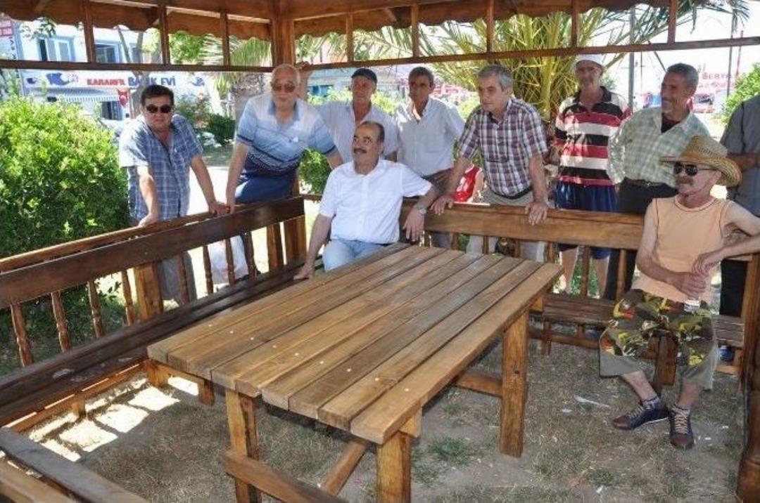 Mudanya İn&ouml;n&uuml; Bulvarı Kamelyalarla G&uuml;zelleşiyor