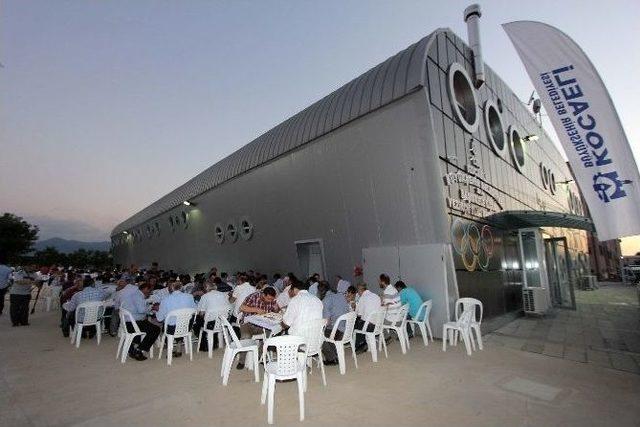 Vezir&ccedil;iftliği Spor Salonu Hizmete Girdi 1