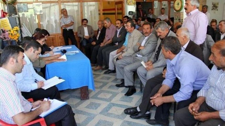 Eş Başkanlar, Gevaş'ta Muhtarlarla Bir Araya Geldi