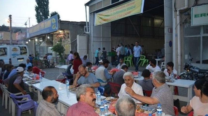 Ergani Belediyesi 300 Kişilik İftar &Ccedil;adırı A&ccedil;tı