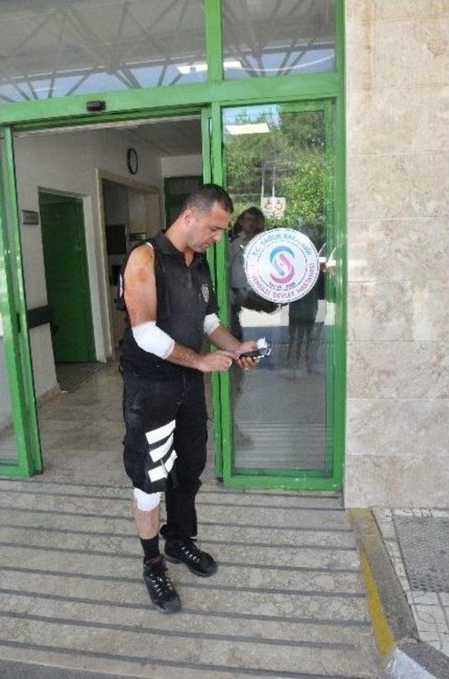 Dur İhtarına Uymayan Ara&ccedil; Polis Motosikletine &Ccedil;arptı: 2 Yaralı 3