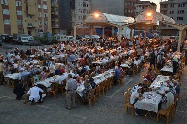 Trabzon Büyükşehir Belediyesi’nin İftarları Sürüyor