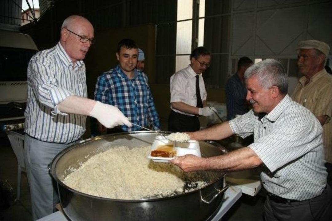 Odunpazarı Belediyesi'nin İlk İftarı Emek'te