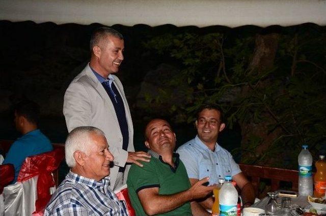 Başkan S&ouml;zen Muhtarlara İftarda Bir Araya Geldi Verdi 1