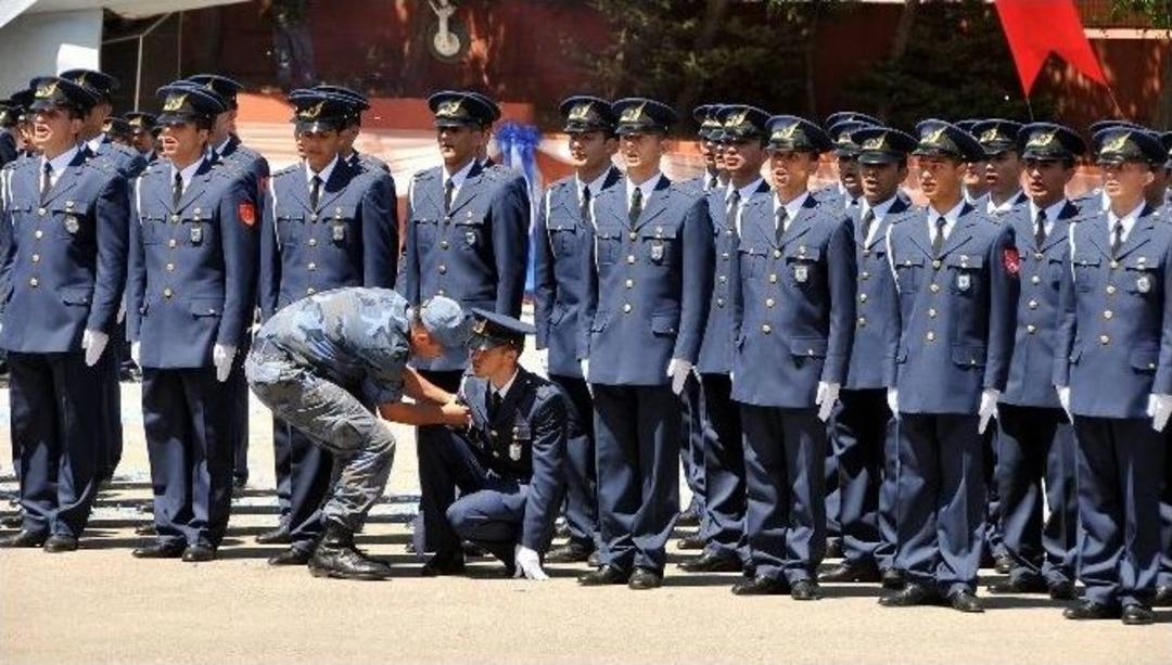 Mezuniyet T&ouml;reninde Sıcağa Dayanamayan Askeri &Ouml;ğrenci Bayıldı