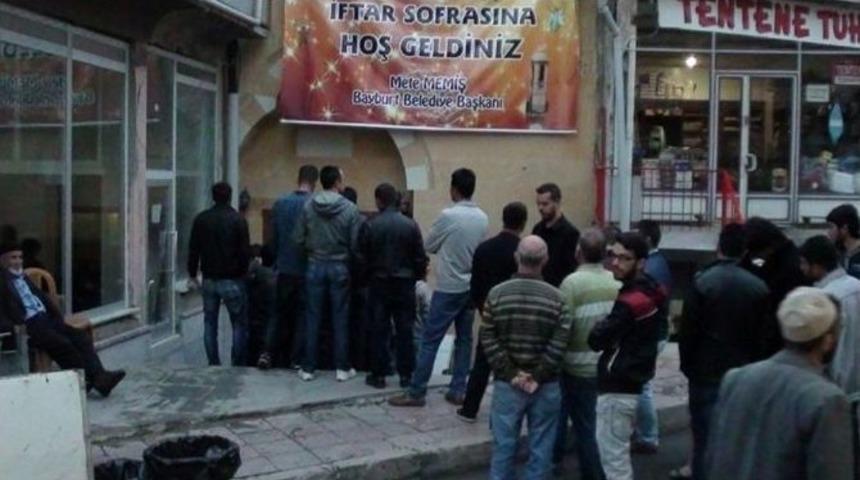 Tarihi Mek&acirc;nda İftar Hizmeti