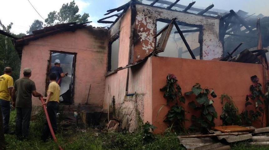 Akyazı'da Ev Yangını