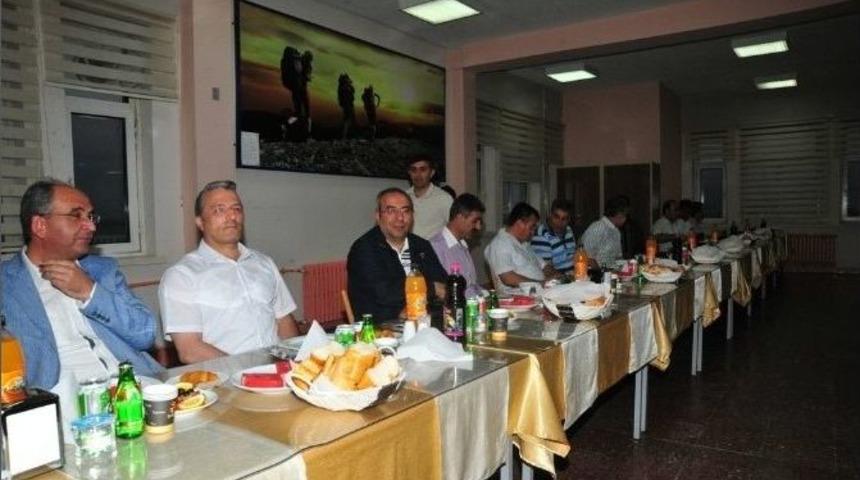 Rekt&ouml;r Battal&rsquo;dan &Uuml;niversite Personeline İftar