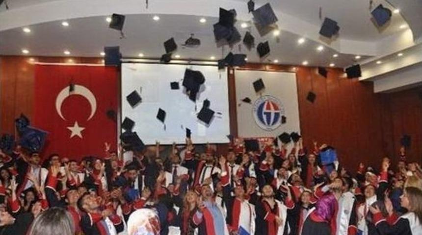 Naci Top&ccedil;uoğlu Meslek Y&uuml;ksekokulu Mezunlarını Uğurladı