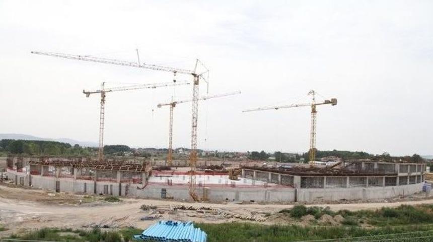 Yeni Sakarya Stadyumu Y&uuml;kseliyor