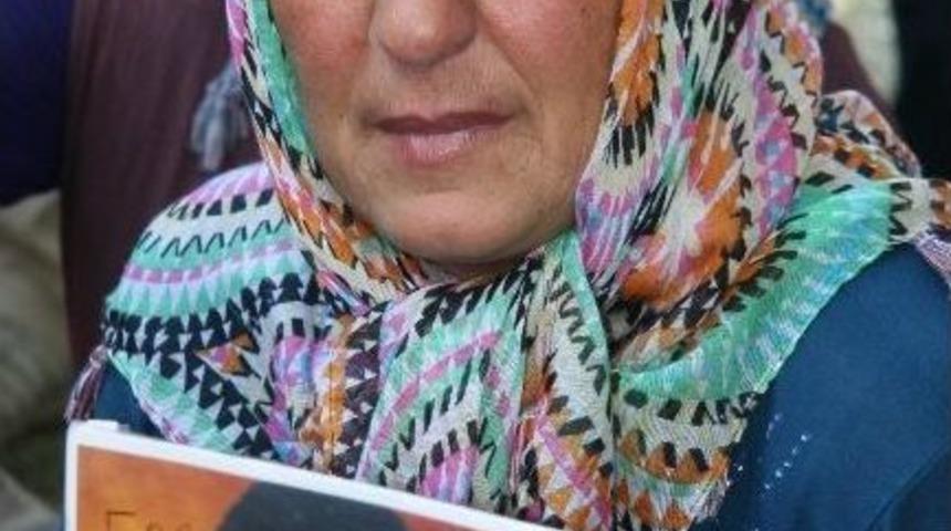 İhh Heyeti Eylem Yapan Aileleri Ziyaret Etti