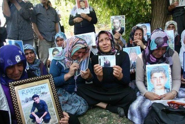 İhh Heyeti Eylem Yapan Aileleri Ziyaret Etti 1