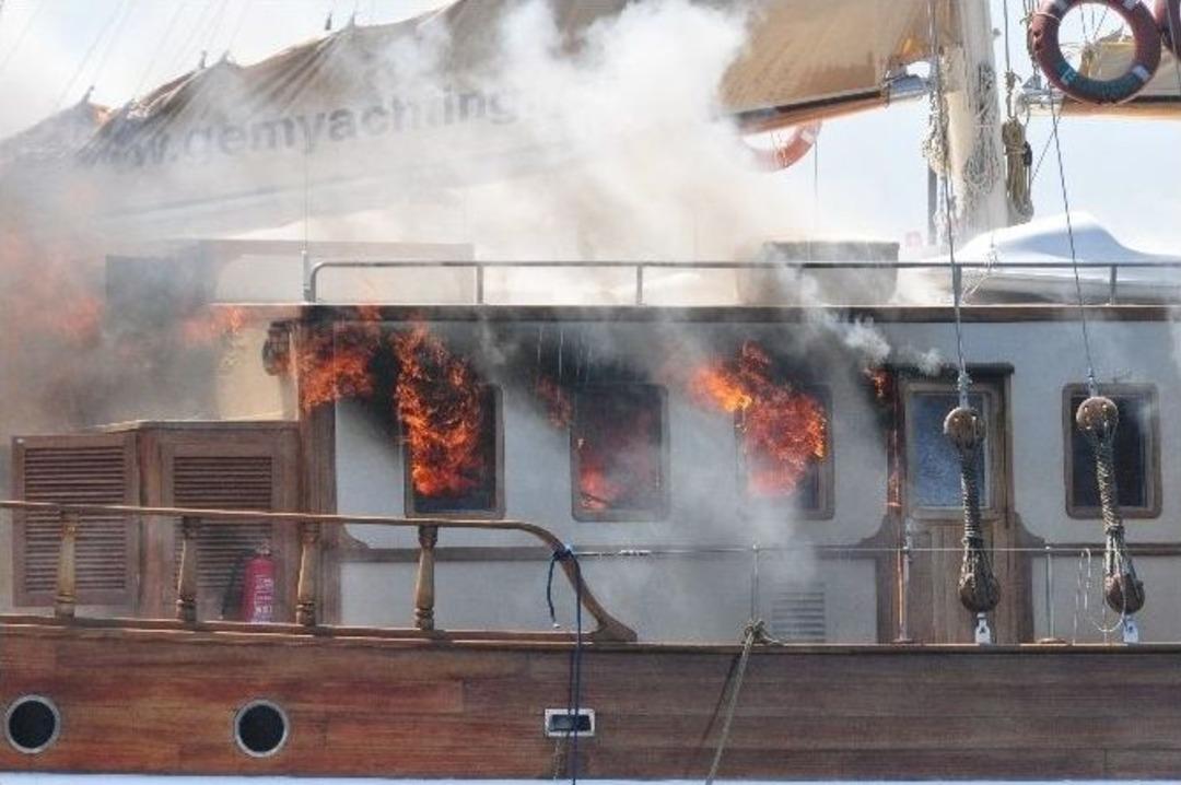 Milyon Dolarlık Tekne K&uuml;l Oldu