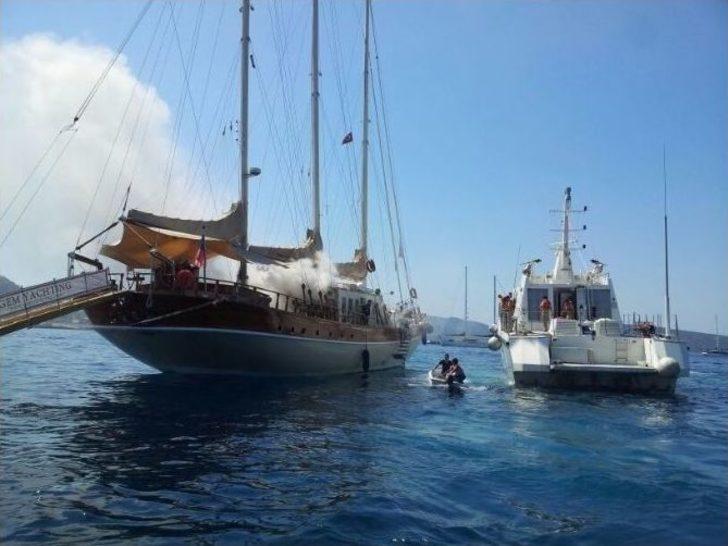 Sahil Güvenlik 10 Mülteciyi Kurtardı, Bir Yangına Müdahale Etti G3