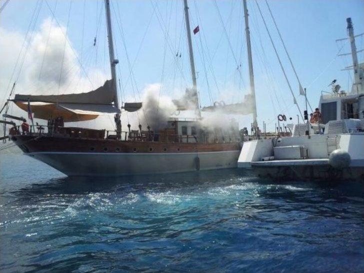 Sahil Güvenlik 10 Mülteciyi Kurtardı, Bir Yangına Müdahale Etti G4