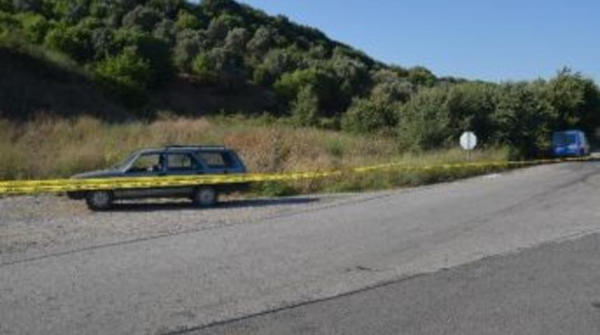 Yol Kenarına Park Edilmiş Ara&ccedil;ta Erkek Cesedi Bulundu