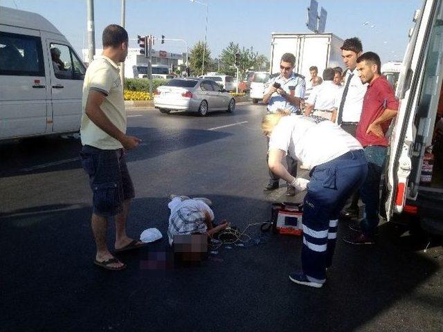 Antalya'da Motosiklet Yayaya Çarptı: 1 Ölü, 2 Yaralı