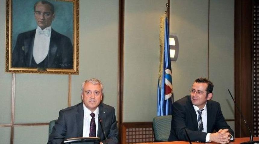 T&uuml;ba&rsquo;dan Anadolu &Uuml;niversitesine B&uuml;y&uuml;k Onur