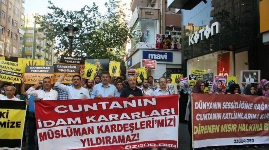 Diyarbakır&rsquo;da Mısır Darbesi Protesto Edildi