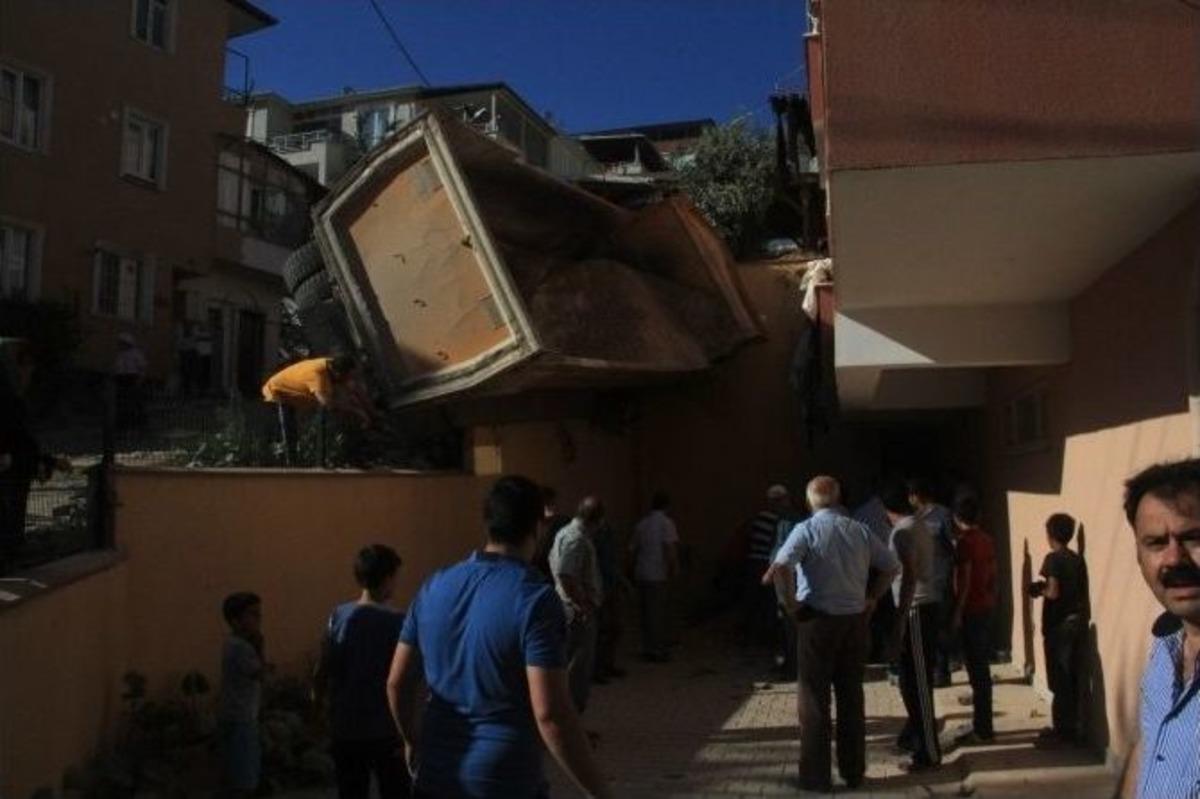 Okul M&uuml;d&uuml;r&uuml;n&uuml;n Tonlarca Toprağın Altında &Ouml;l&uuml;m Kalım Savaşı