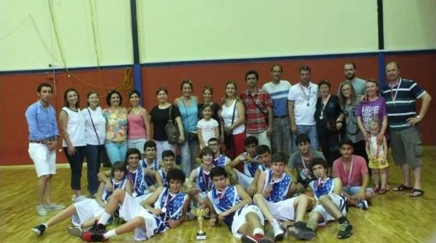 Yarımada Gen&ccedil;lik Spor Kul&uuml;b&uuml; Urla&rsquo;ya İkincilik Getirdi