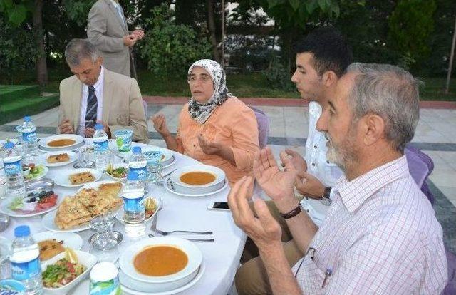 Valilik Tarafından Şehit Aileleri, Gazi Ve Gazi Ailelerine İftar