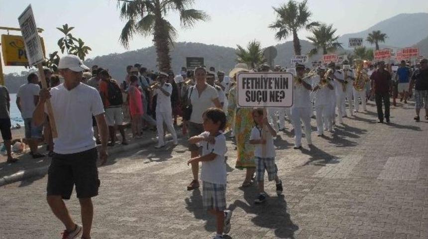 Fethiye&rsquo;de Plaj İhaleleri Durdurldu