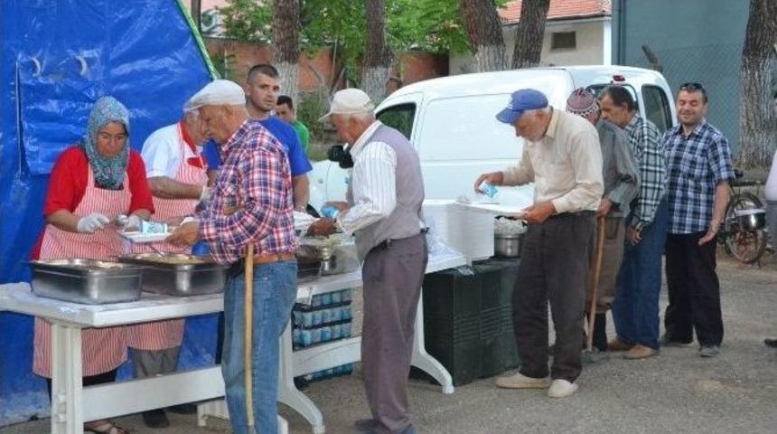 Kaymakam Hakyemez Orucunu İftar &Ccedil;adırında A&ccedil;tı