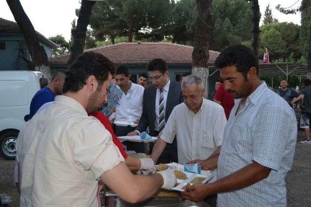 Kaymakam Hakyemez Orucunu İftar Çadırında Açtı