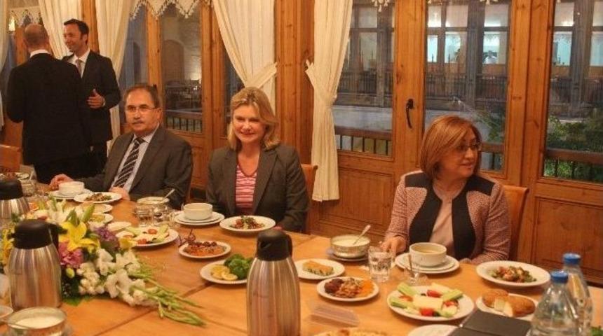 İngiltere Uluslararası Kalkınma Bakanı Greenıng Gaziantep&rsquo;te