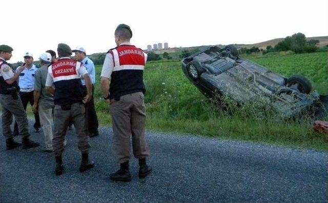 Edirne’de Otomobil Tarlaya Uçtu Ve Takla Attı