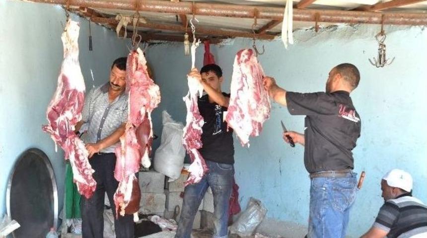 Kamp Dışındaki Suriyelilere Et Dağıtıldı