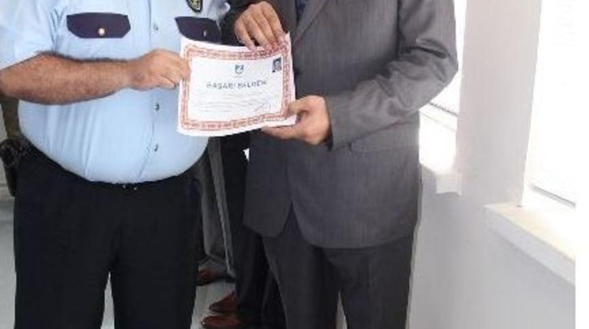 Kasa Hırsızlarını Yakalayan Polislere Başarı Belgesi