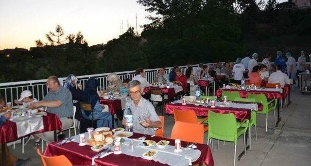 Edirne Huzur Evi, Şehit Ve Gazi Ailelerine İftar Yemeği Düzenledi