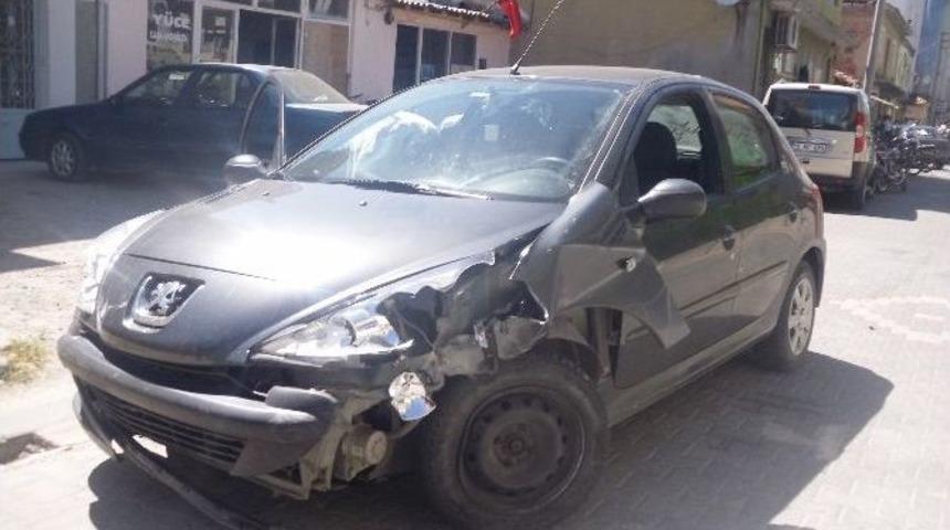 &Ouml;n&uuml;ne K&ouml;pek &Ccedil;ıkınca Kaza Yaptı