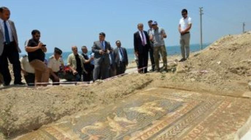 Balık Avlayan Eros Mozaiği Bulundu