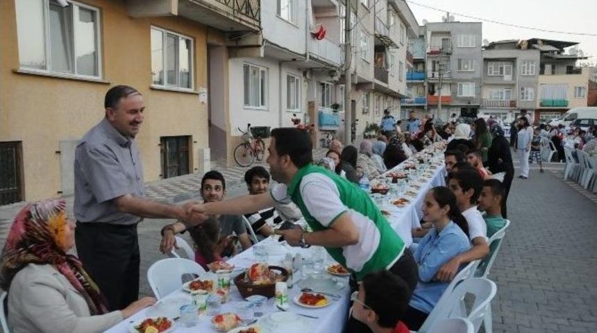 Mustafakemalpaşa Belediyesi'nden İlk Sokak İftarı