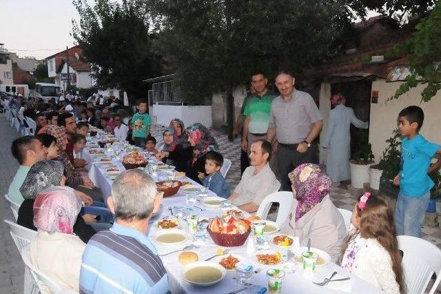 Mustafakemalpaşa Belediyesi'nden İlk Sokak İftarı